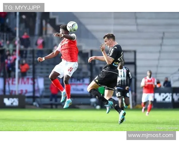 芬兰足球明星风采展示与精彩瞬间回顾